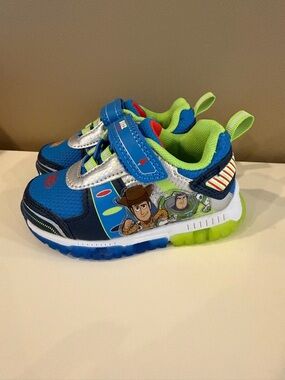 Disney Toy StoryLight-Up Toddler Sneakers NEW size 6